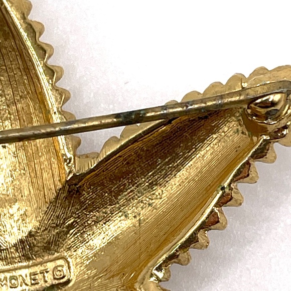 Monet Vintage Gold Tone Starfish Pin Brooch - Picture 5 of 6